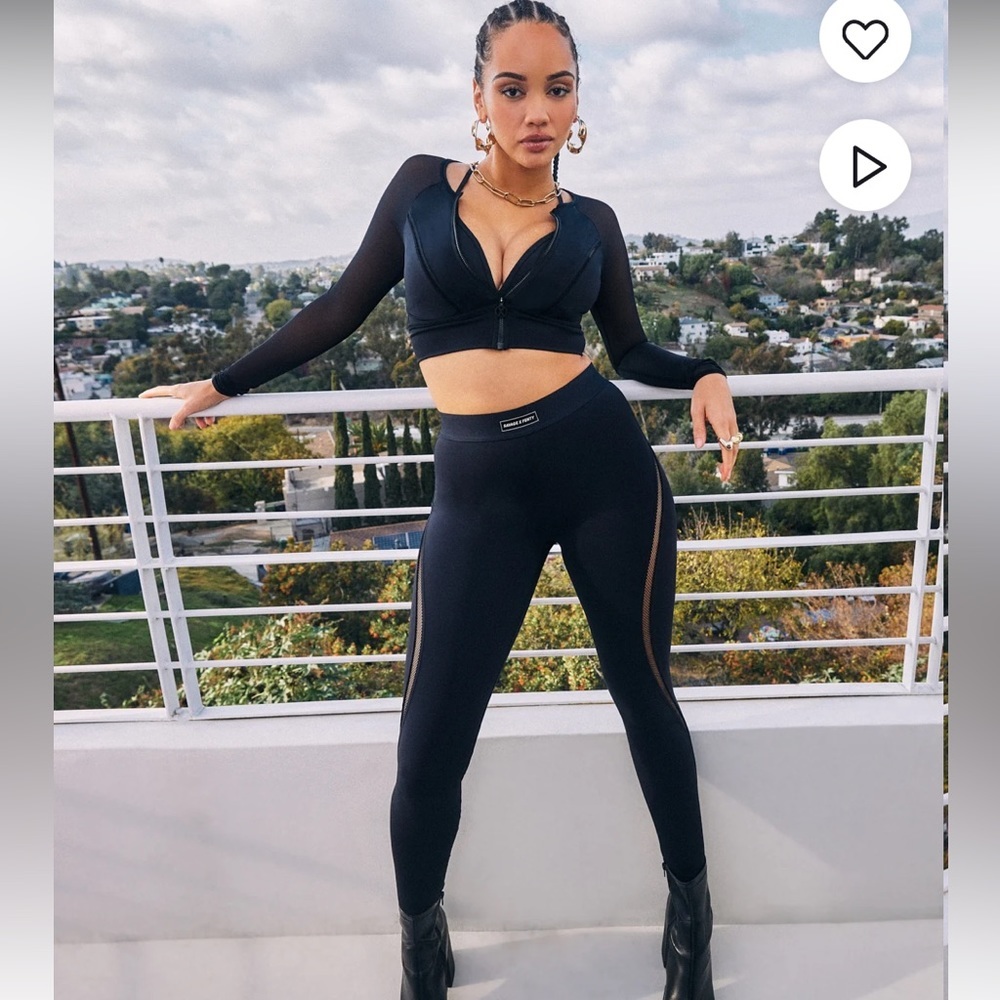 Savage X Fenty Black Caviar Flow High-Waist Trimmed Legging & Zip-Up Crop Jacket - Picture 4 of 16